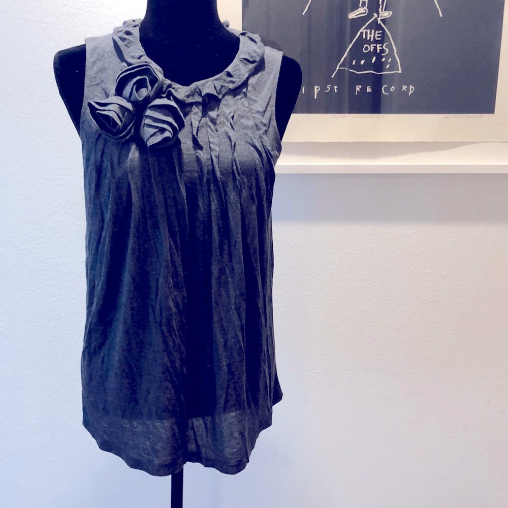 Sleeveless MODA top w/ three roses